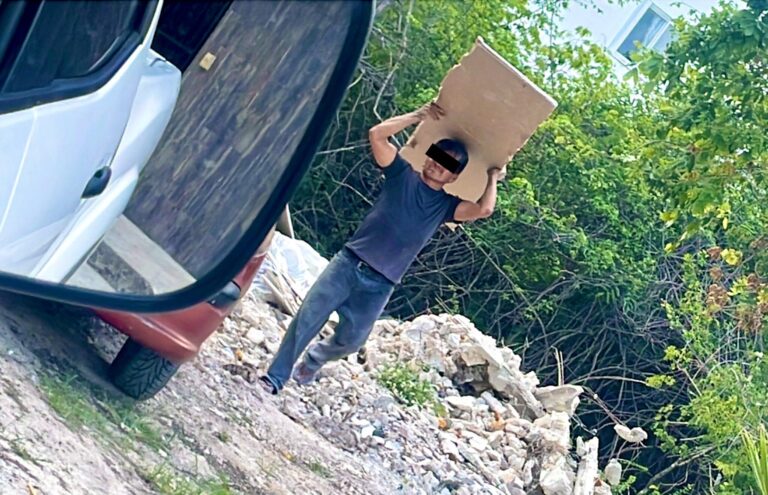Detienen a ciudadano por tirar residuos en predio baldío en Cozumel