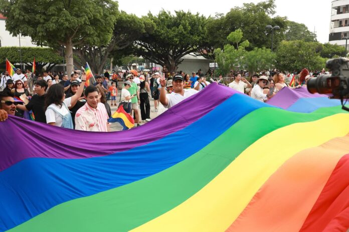 Eduardo Ramírez reafirma su compromiso con la comunidad LGBT+