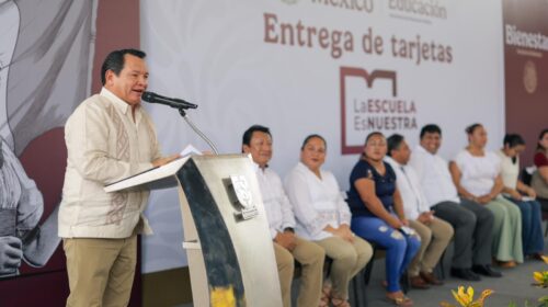 Entregan tarjetas de pensión para personas con discapacidad en Yucatán