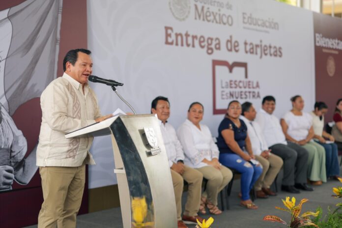 Entregan tarjetas de pensión para personas con discapacidad en Yucatán