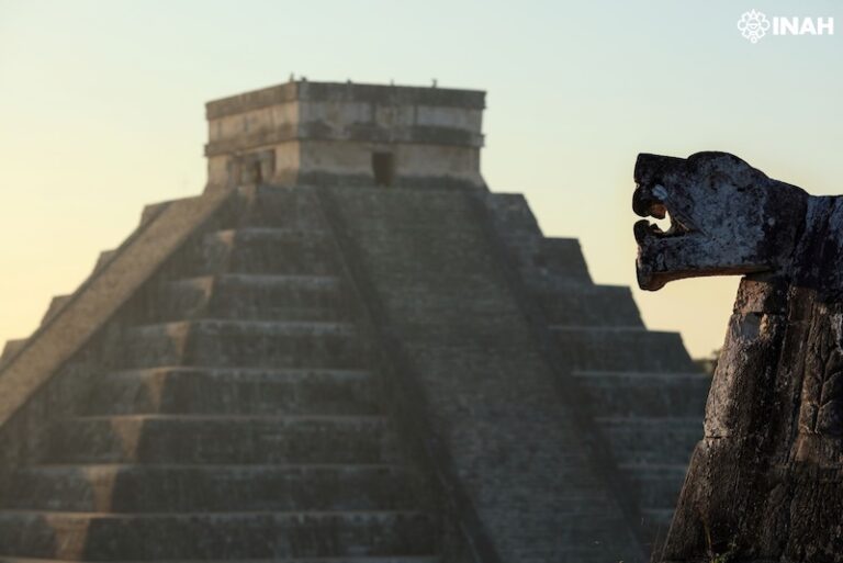 Descartan desalojo de artesanos de la zona arqueológica de Chichén Itzá