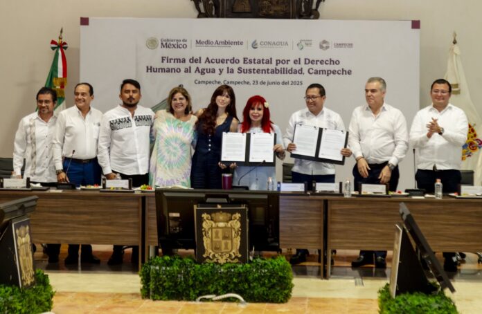 Layda Sansores firma el Acuerdo por el Derecho Humano al Agua