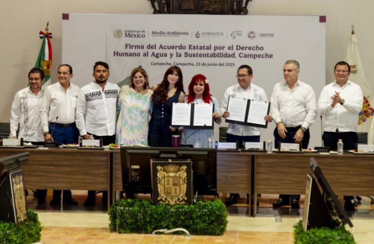 Layda Sansores firma el Acuerdo por el Derecho Humano al Agua