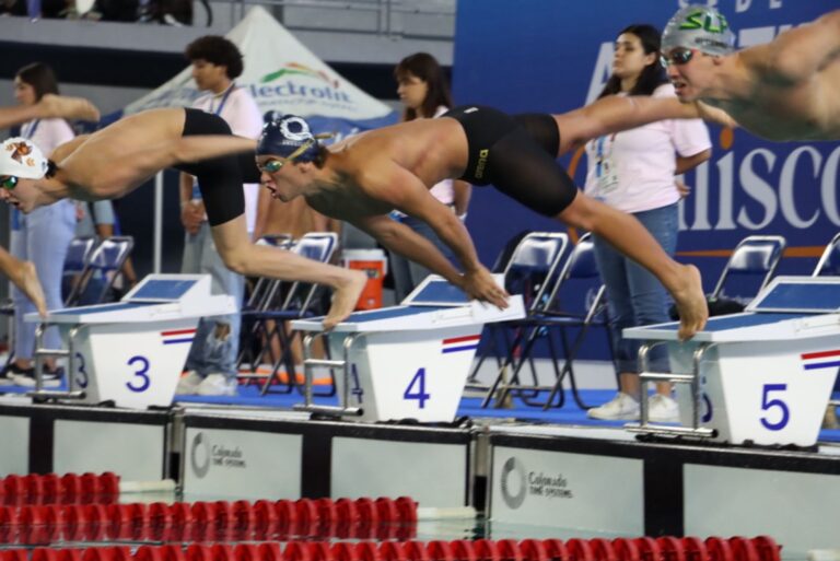 Nadadores quintanarroenses ganan medallas en la Olimpiada Nacional CONADE 2025