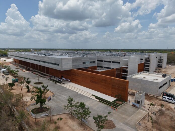 Supervisan avance del nuevo Hospital Agustín O’Horán, el más grande del sureste