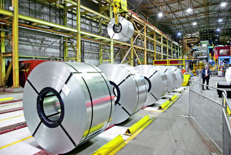 Eleva Donald Trump a 50% los aranceles al acero y el aluminio