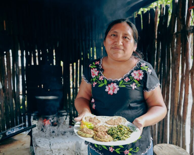 Quintana Roo y Airbnb impulsan certificación de cocineras tradicionales