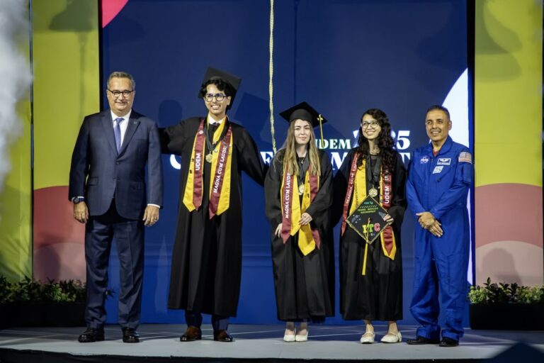 Celebran Commencement UDEM Primavera 2025 con la participación del astronauta José Hernández