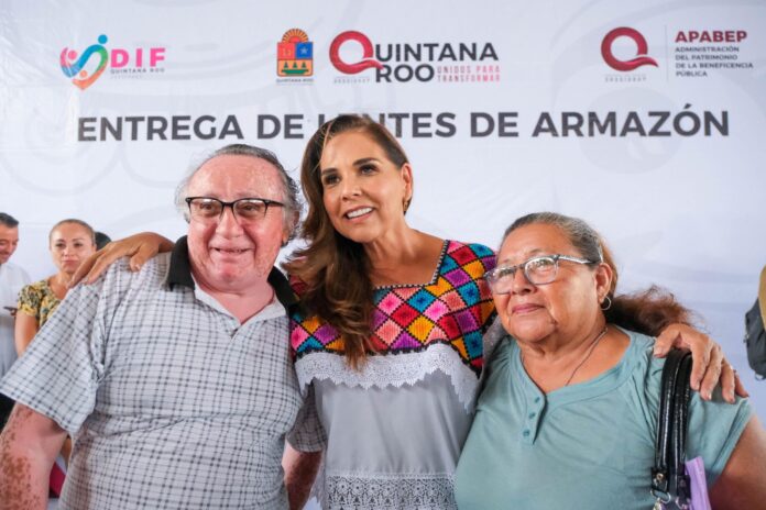 entregó lentes a 330 personas