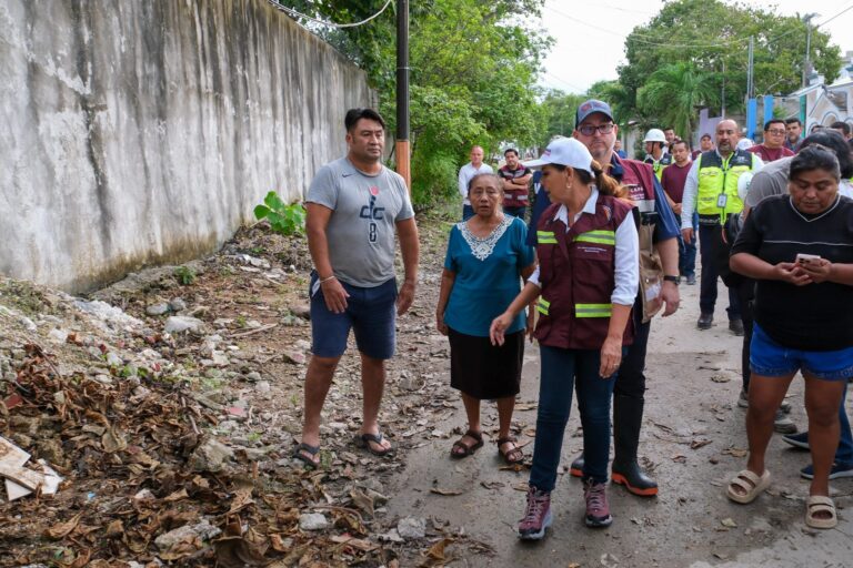 Encabeza Mara Lezama apoyo a familias afectadas por lluvias en Chetumal