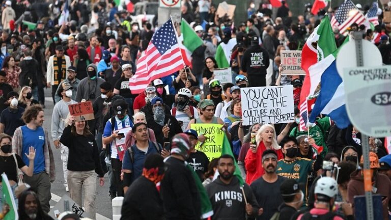 Afirma Tiktoker que le pagaron por protestar en Los Ángeles