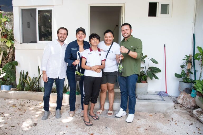 Estefanía Mercado supervisa el Programa de Mejoramiento de Vivienda