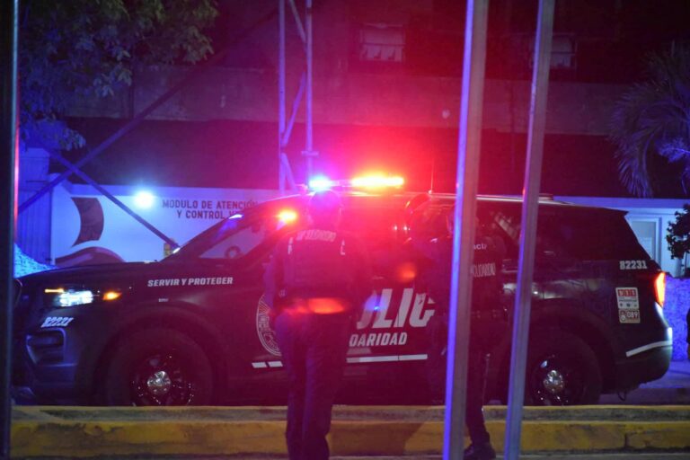 Roban patrulla de la unidad K9 en Playa de Carmen