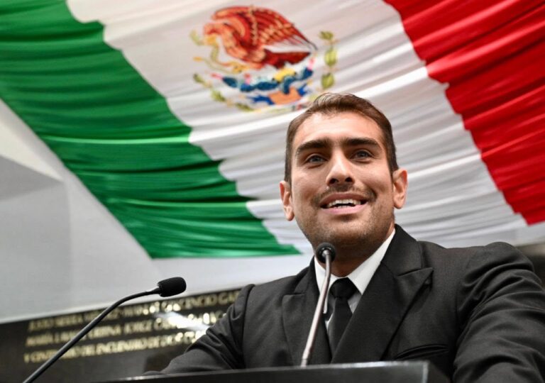Congreso de Campeche reconoce a Roger Alonso Castillo, piloto que salvó a 222 personas tras falla de aeronave