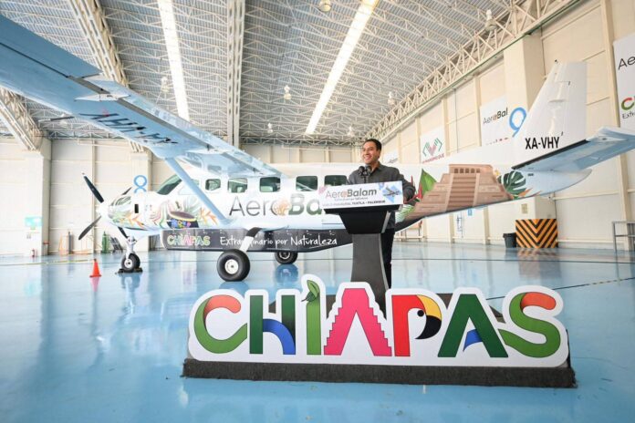 Eduardo Ramírez inaugura la ruta Tuxtla-Palenque de Aerobalam