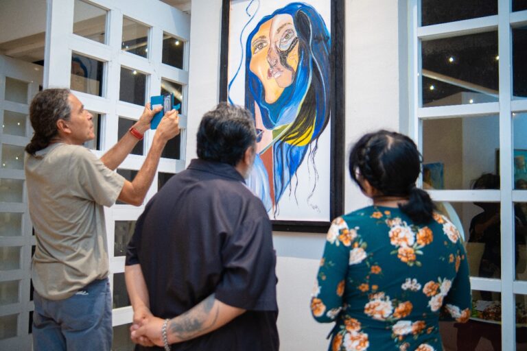 “Huellas de Obscuridad y Tiempo” llega al Museo de la Isla en Cozumel