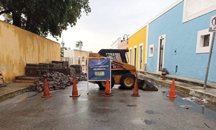Inicia restauración de adoquines en Mérida