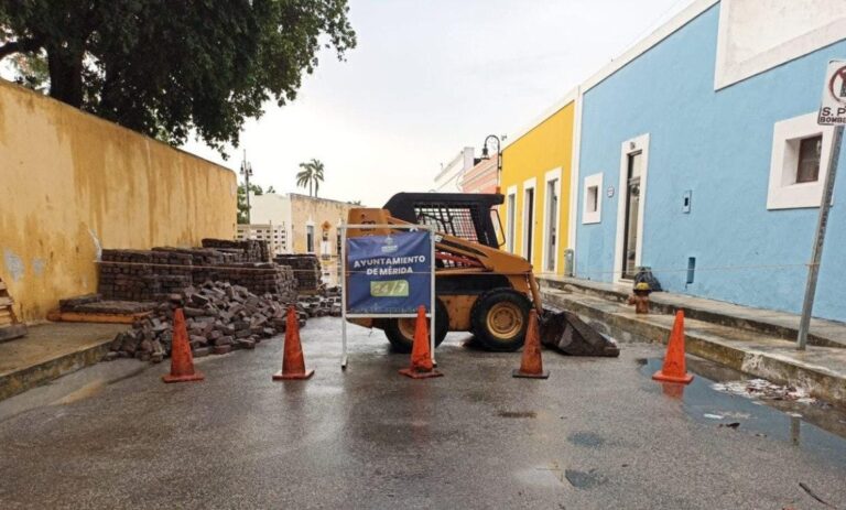 Inicia restauración de adoquines en Mérida