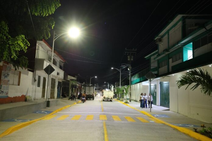 Javier May entrega calles pavimentadas y obras urbanas en Villahermosa
