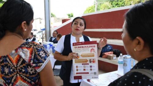 Llevan servicios de salud gratuitos a Kopomá