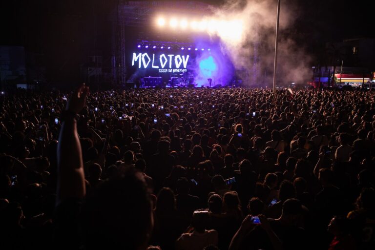 Molotov reúne a 35 mil personas en la Feria del Carmen 2025