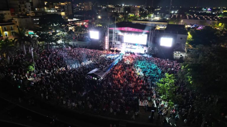 Artistas quintanarroenses brillan en la Feria del Carmen 2025