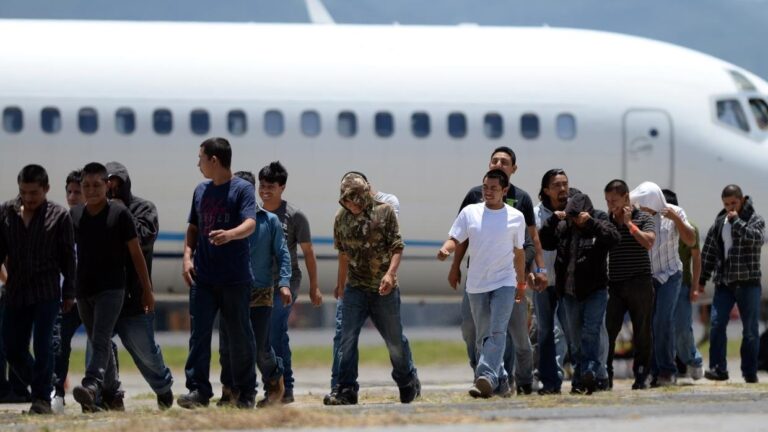 Destina Donald Trump fondos récord para deportaciones masivas