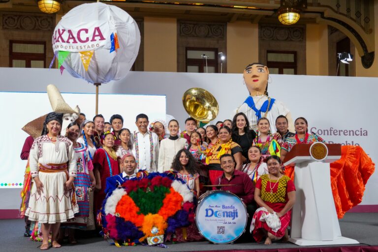 La Guelaguetza 2025 llega a Palacio Nacional