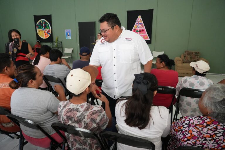 Gobierno de Cozumel entrega lentes gratuitos a más de 80 personas