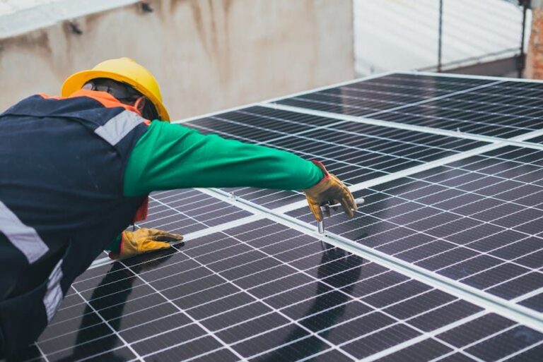 Lucerna Energy explica como reducir costos con paneles solares industriales