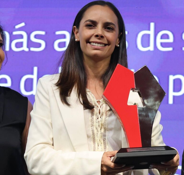 Ana Paty Peralta recibe Premio a las Mejores Prácticas de Gobiernos Locales