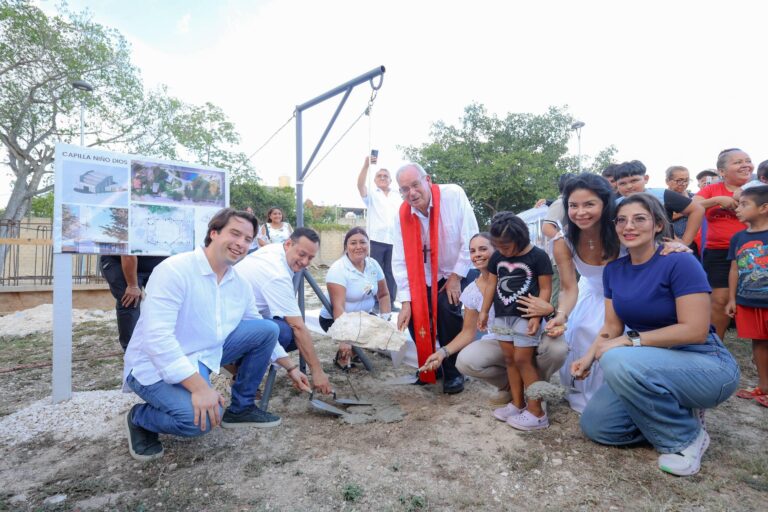 Colocan primera piedra de la Capilla “Niño Dios” en la colonia Sacbé