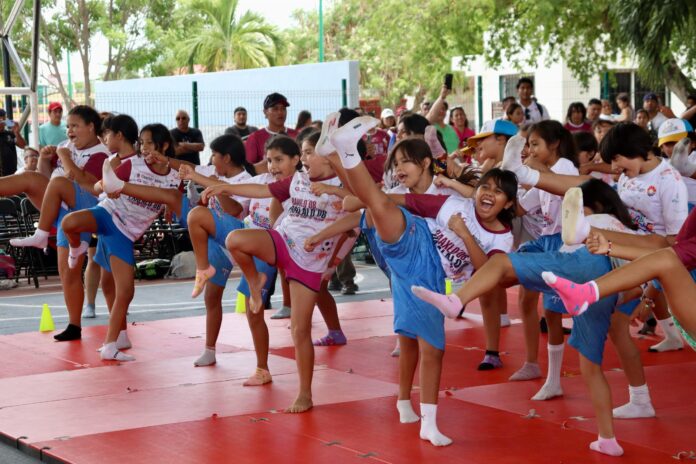 Concluye el tradicional curso de verano “Baaxlo’ob Paalalo’ob” en Cancún