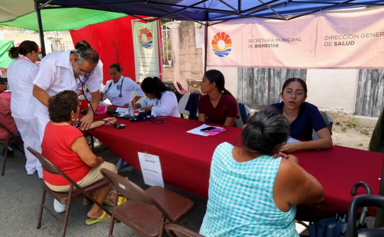 Brigada Integral de Salud llega al tianguis de la SuperManzana 102