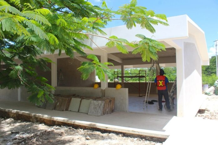 Supervisan avances en obras educativas de Mérida