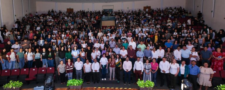 UQROO recibe a su generación más numerosa: 2 mil 217 estudiantes inician su formación universitaria