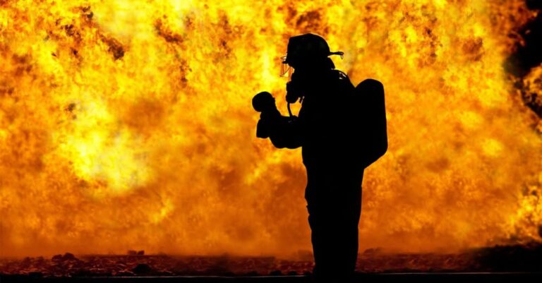 Día del Bombero en México: héroes de fuego, salarios de ceniza