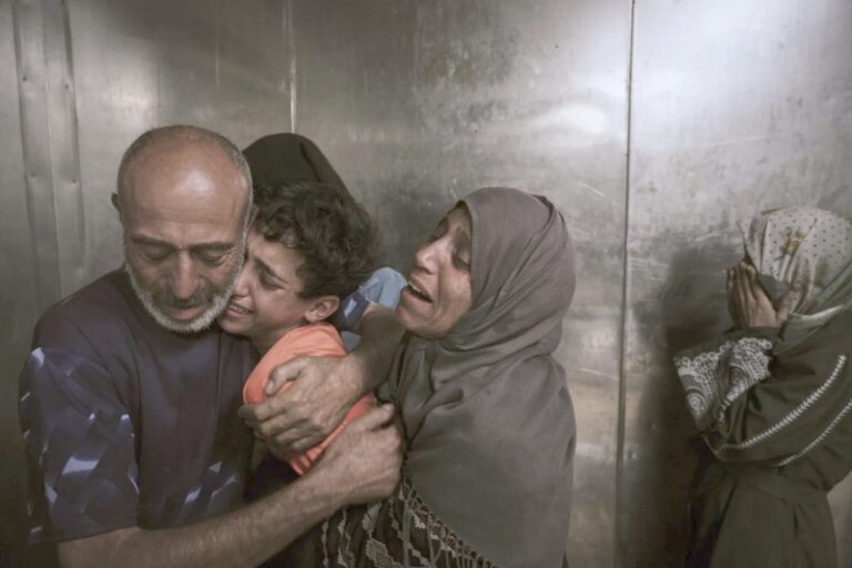 Mientras Israel considera nuevas acciones militares, mueren 38 palestinos mientras buscan ayuda en Gaza