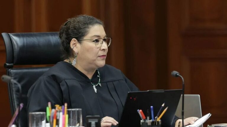 Exhibe Javier Laynez a Lenia Batres como la ministra con más rezago de asuntos