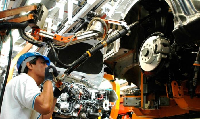 LOS CAPITALES: A pesar de los aranceles, la industria automotriz mexicana resiste y evoluciona