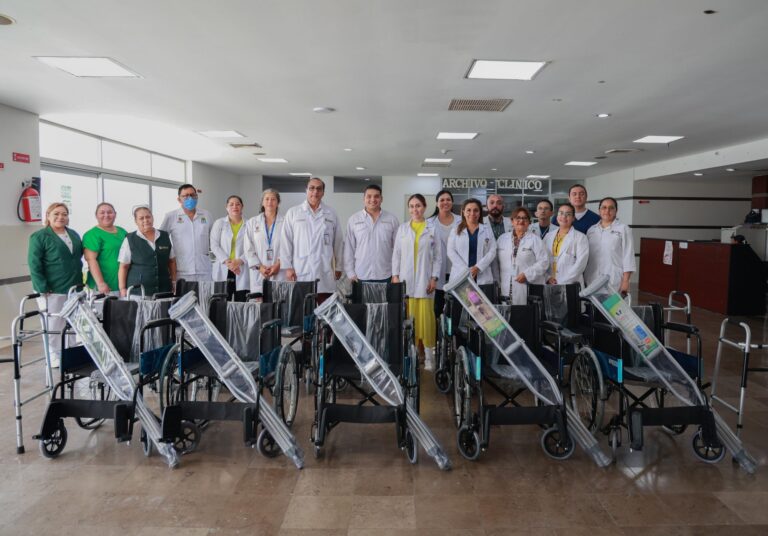 DIF Playa del Carmen entrega equipos de movilidad al Hospital General del Bienestar