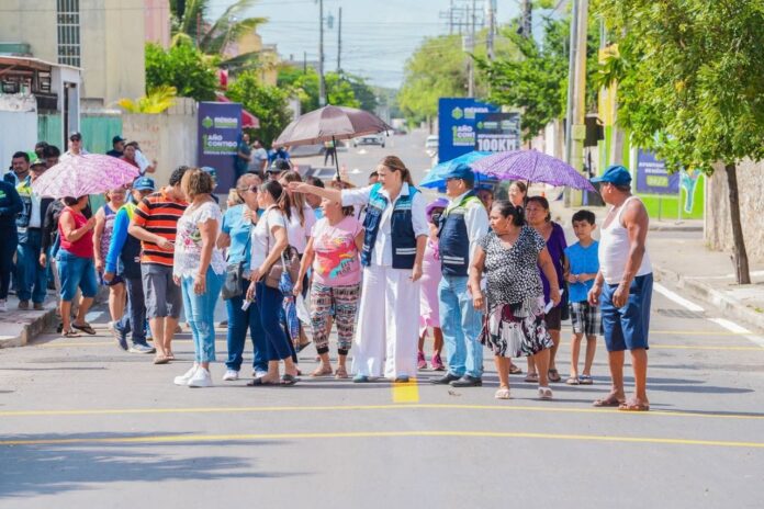 Dan mantenimiento a calles del centro de Mérida