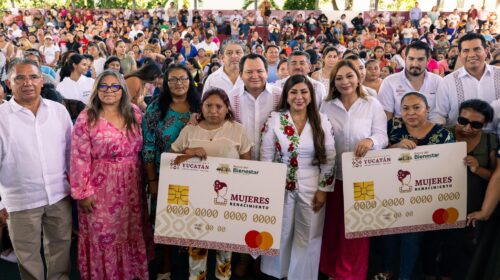 Inicia entrega de tarjetas "Elvia Carrillo Puerto" para madres autónomas de Yucatán
