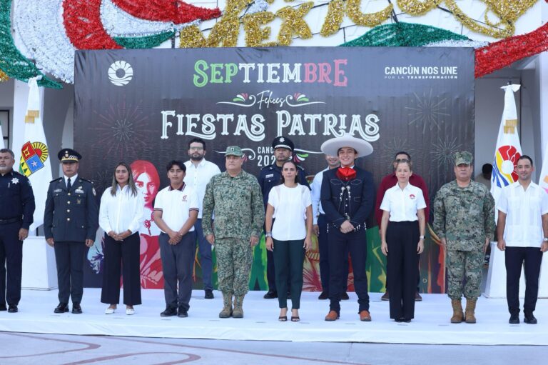 Cancún inicia celebraciones patrias con ceremonia encabezada por Ana Paty Peralta
