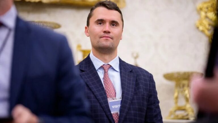 Revela FBI mensaje previo al tiroteo de Charlie Kirk
