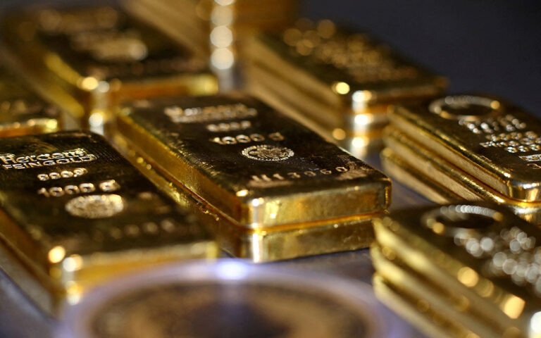 LOS CAPITALES: El oro se acerca a los 4,000 dólares la onza por la creciente incertidumbre geopolítica