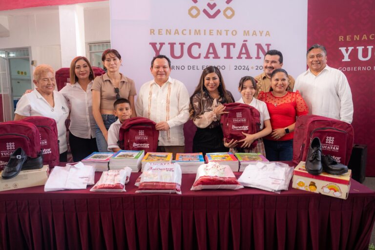 Díaz Mena entrega rehabilitación de la escuela Mártires de Chicago en Progreso