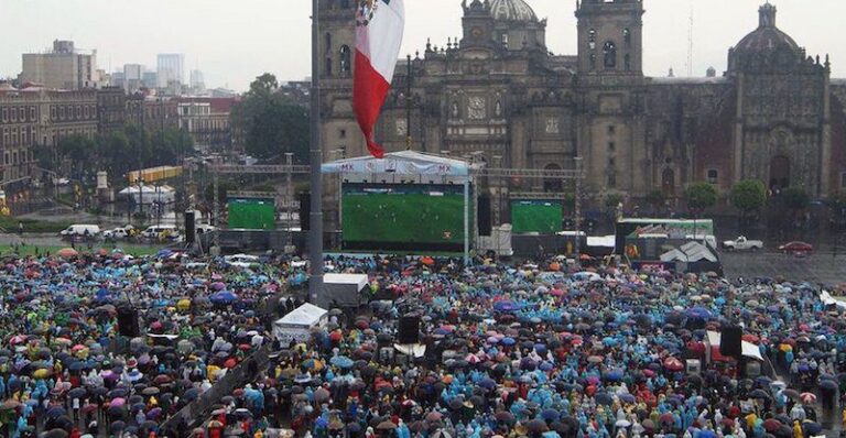 Analiza Claudia Sheinbaum instalar pantallas públicas para transmitir el Mundial 2026