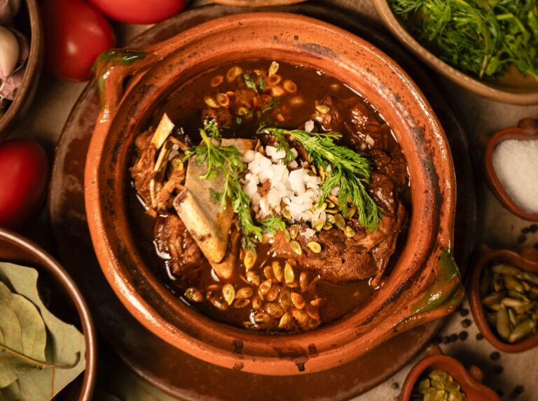 Mole de caderas: tradición viva que une a Oaxaca y Puebla