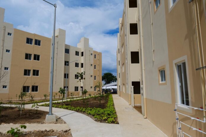 Autoridades recorren “El Edén”, en Playa del Carmen, donde se construyen las Viviendas para el Bienestar